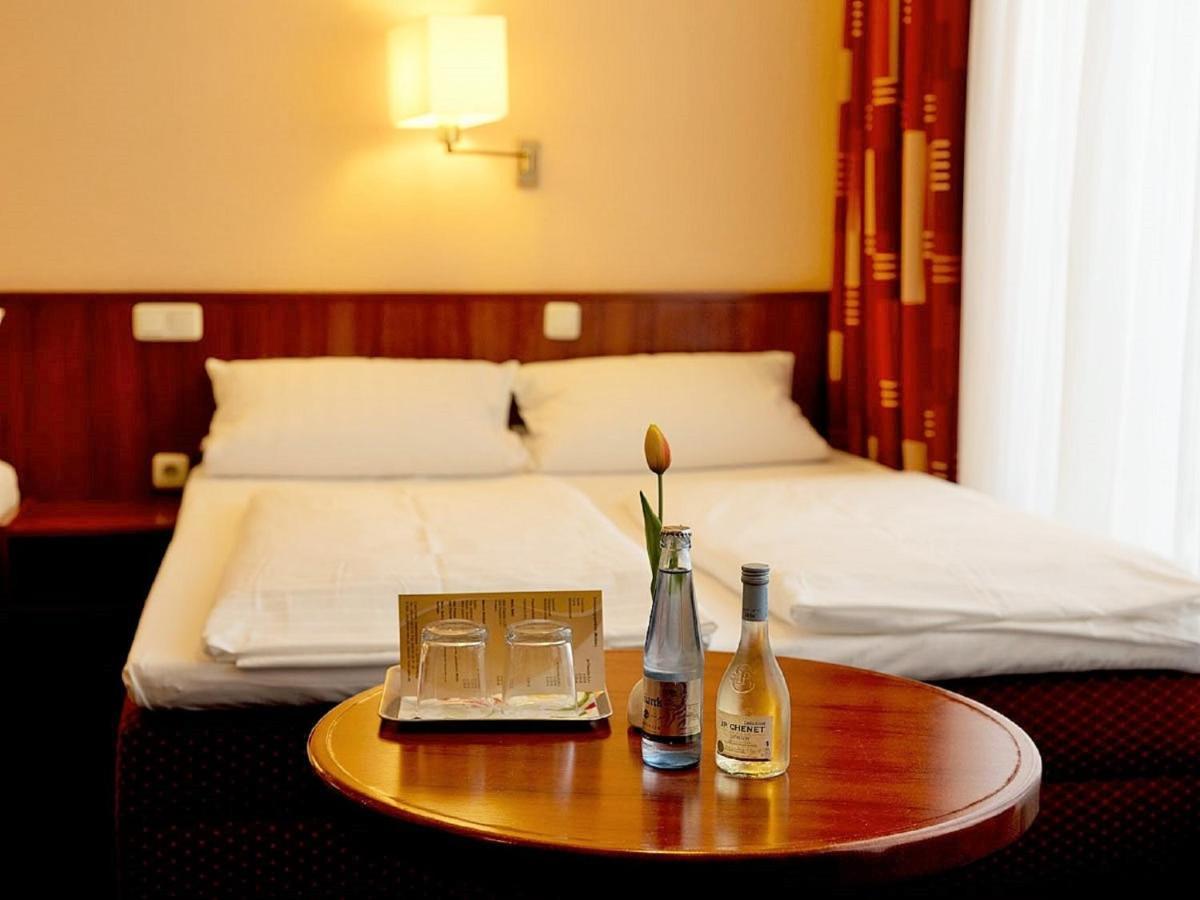 Cabo Nonsmoking-Hotel Hamburg Eksteriør bilde